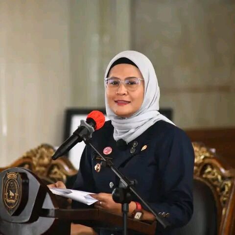 IBU nina cANTIKKKK