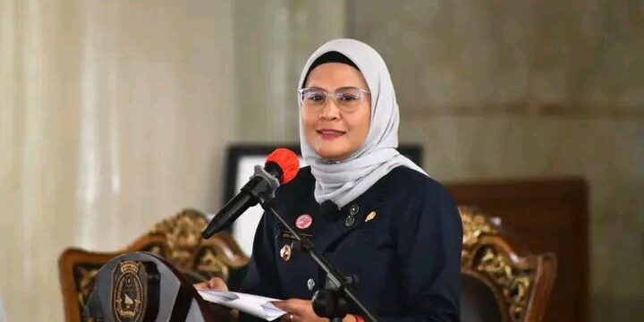 IBU nina cANTIKKKK