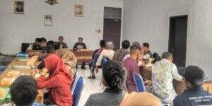 Buka-Sosialisasi-dan-Evaluasi-BUMDesa-Kabid-Pemdes-A.-Sulaeman-Minta-Laporan-Keuangan-Sesuai-Aturan-300×188 (1)