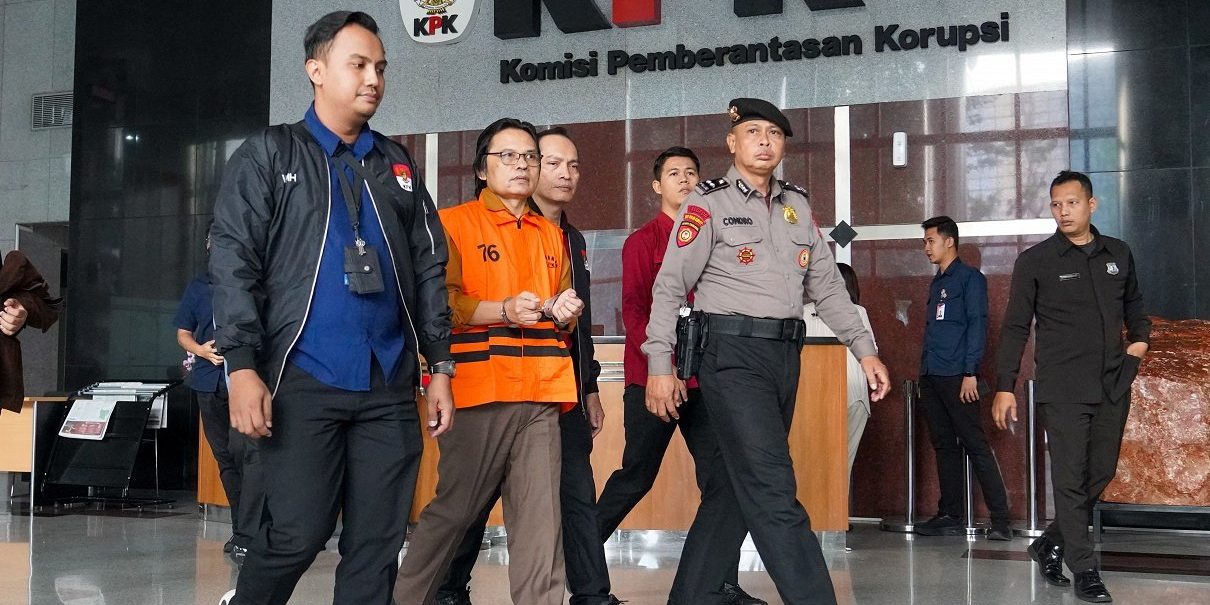 KPK-Tahan-Tersangka-Dugaan-Penerimaan-Gratifikasi-di-Lingkungan-Sekretariat-Jenderal-MPR-RI-image_large